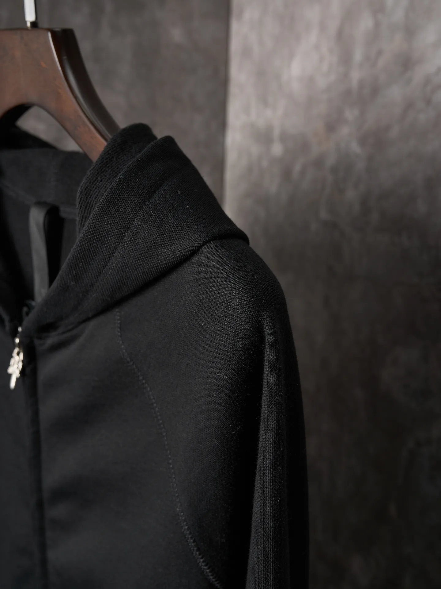 P480 Actual hanging auction】Chrome Hearts/Chrome Hearts ch solid color embroidered letter hooded sweatshirt [Ready stock] S M L genuine 22939 purchased and developed, 420 grams of 100% cotton combed cotton fabric, 440 grams 1*1 matching high-end fashion brand rib, fabric enzyme wash, imported embroidery, customized 1:1 leather strips, customized 1:1 nameplate, customized 1:1 zipper, customized 1:1 trademark, loose version